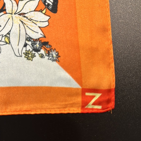 NORACORA Scarf - Picture 3 of 5